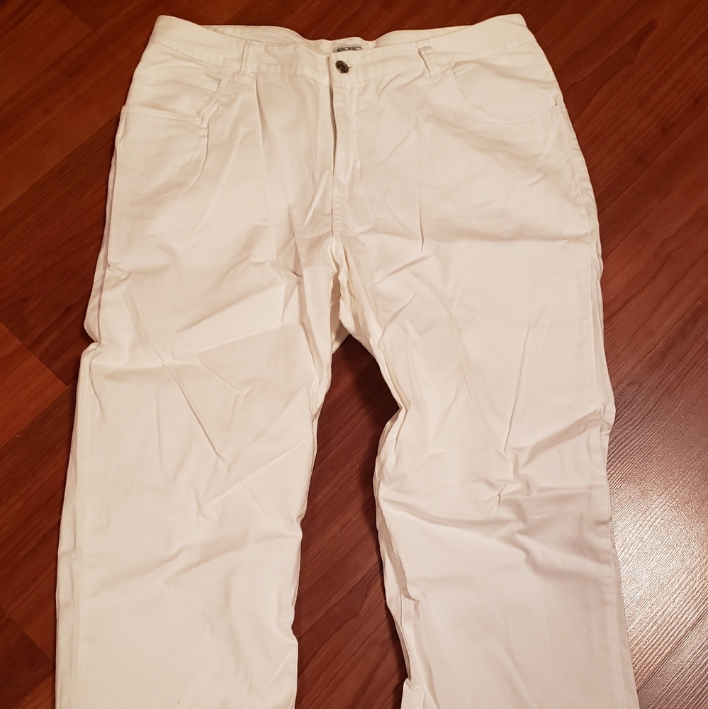 CHEROKEE brand White cropped jeans. Size 14